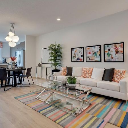 Spacious Modern Home With King Bed & Office Calgary Exterior photo
