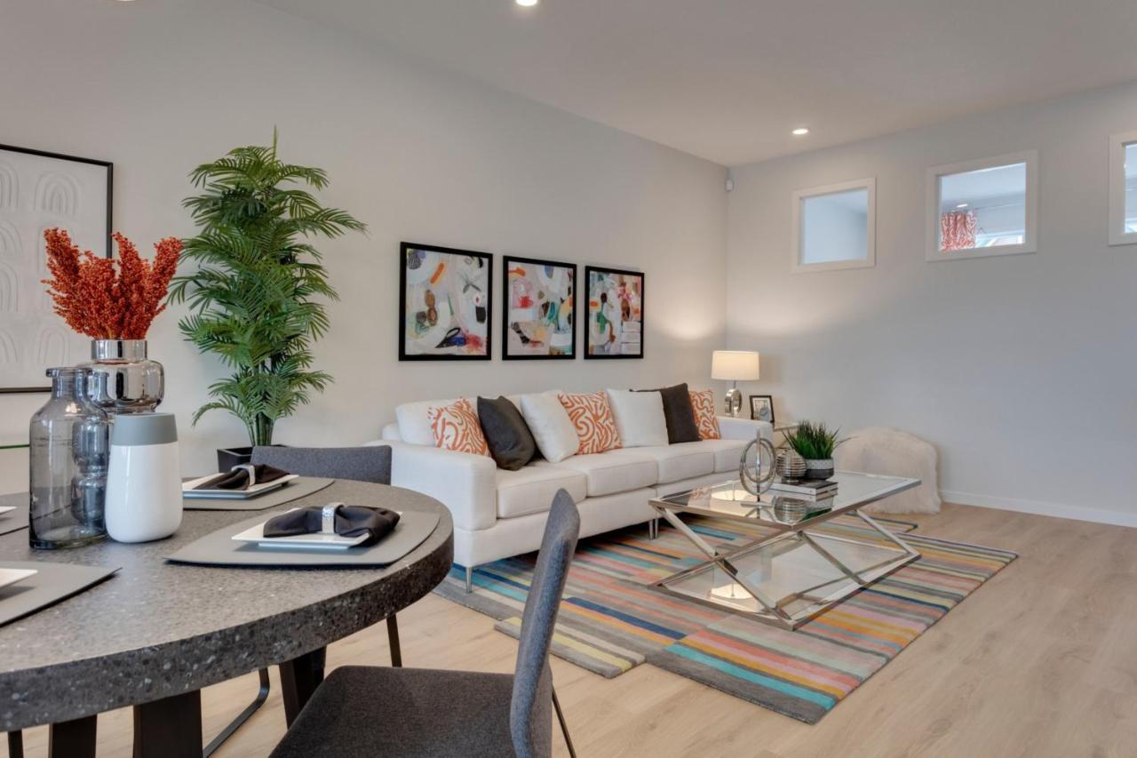 Spacious Modern Home With King Bed & Office Calgary Exterior photo