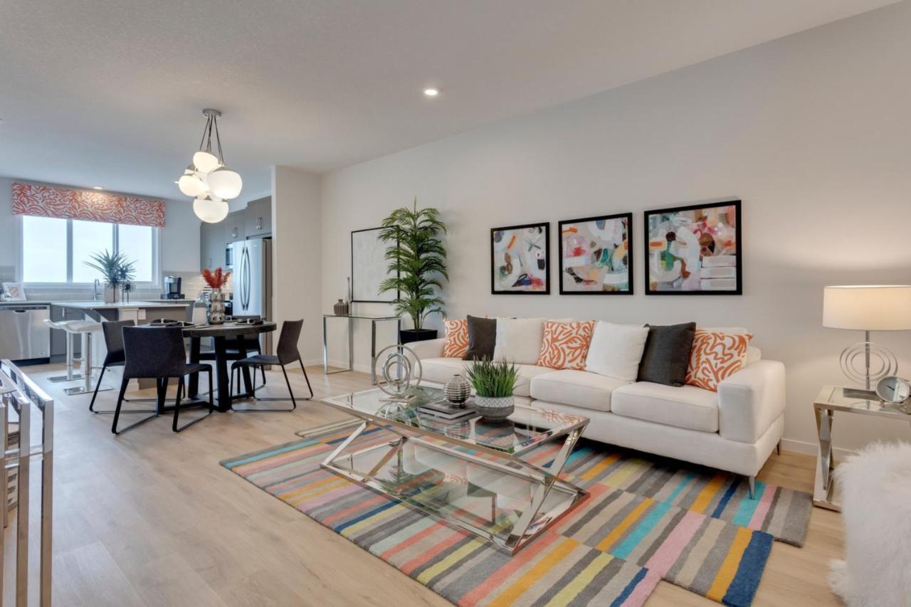 Spacious Modern Home With King Bed & Office Calgary Exterior photo